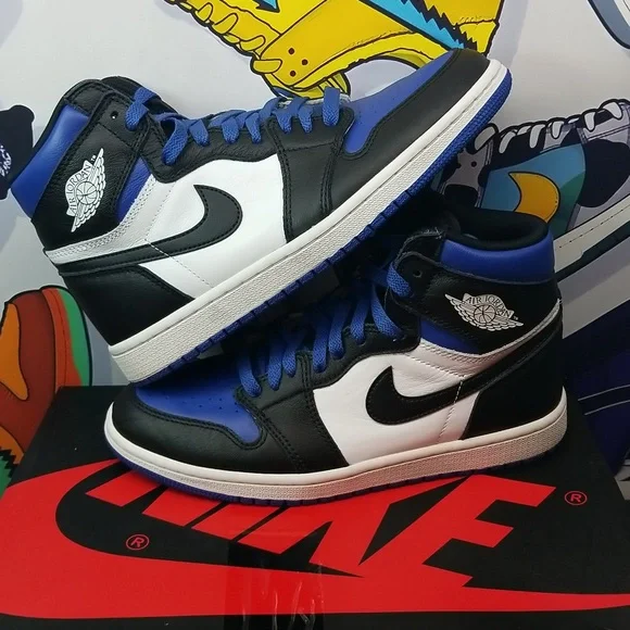 Air Jordan 1 Retro High OG "Royal Toe" - Picture 6 of 8